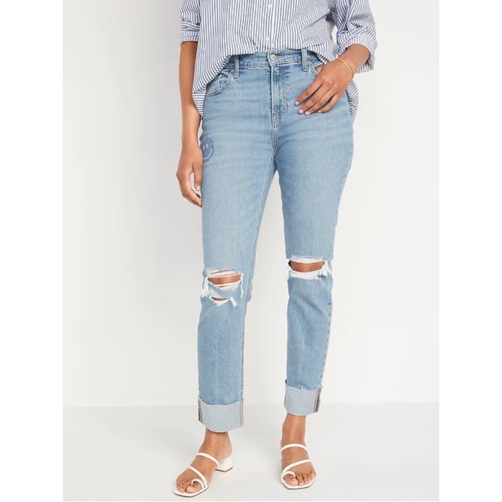 NWT Mid-Rise Boyfriend Straight Ripped Smiley Face Jeans for Women
